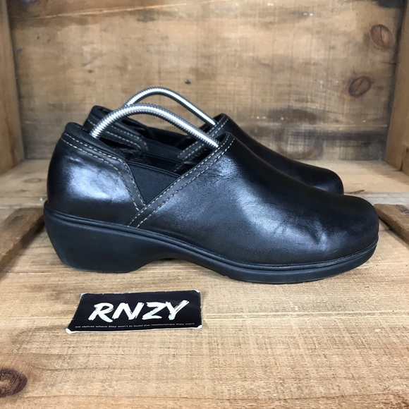 wide width wooden clogs